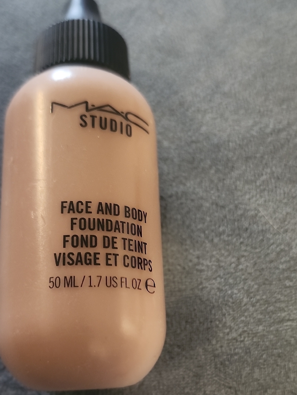 MAC Cosmetics Studio Face & Body Foundation - Light Beige. Batch Code C7. A25
